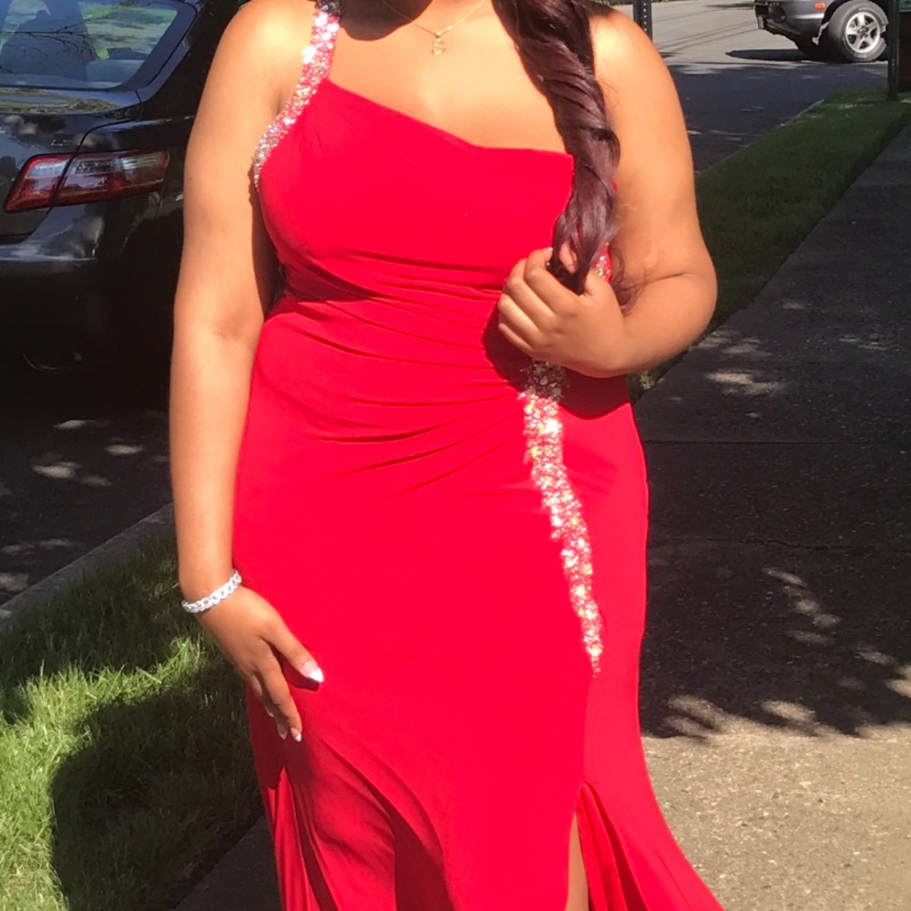 Beautiful red gown/ prom dress
